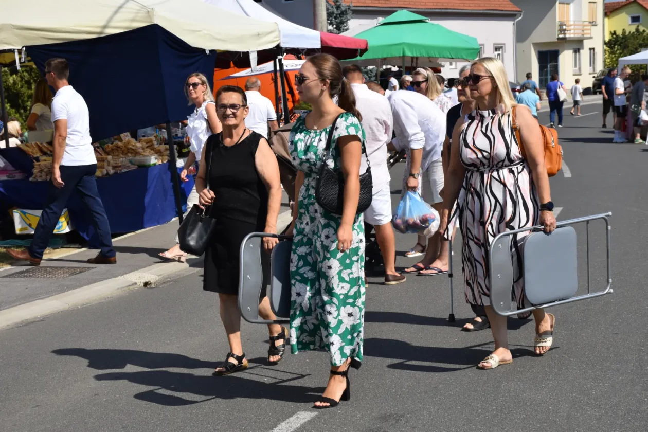 Sveta Marija, Klikom po proščenju, Velika Gospa (16) Sveta Marija, Klikom po proščenju, Velika Gospa (16)