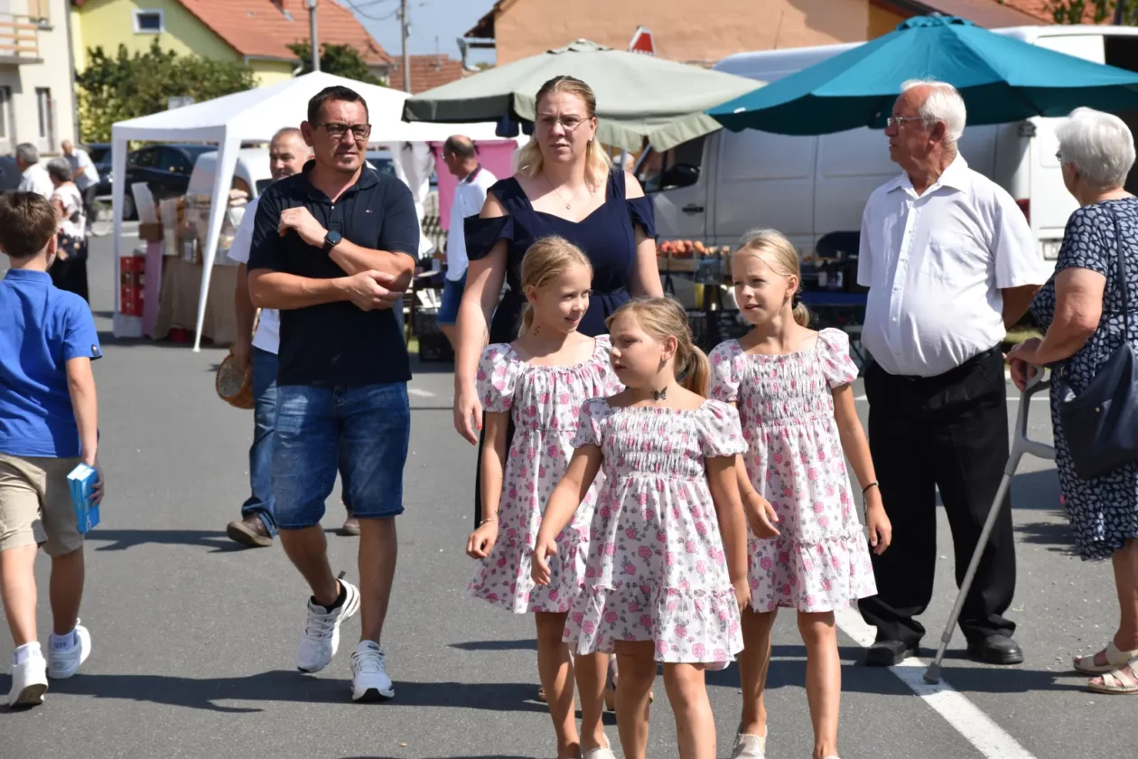 Sveta Marija, Klikom po proščenju, Velika Gospa (42) Sveta Marija, Klikom po proščenju, Velika Gospa (42)