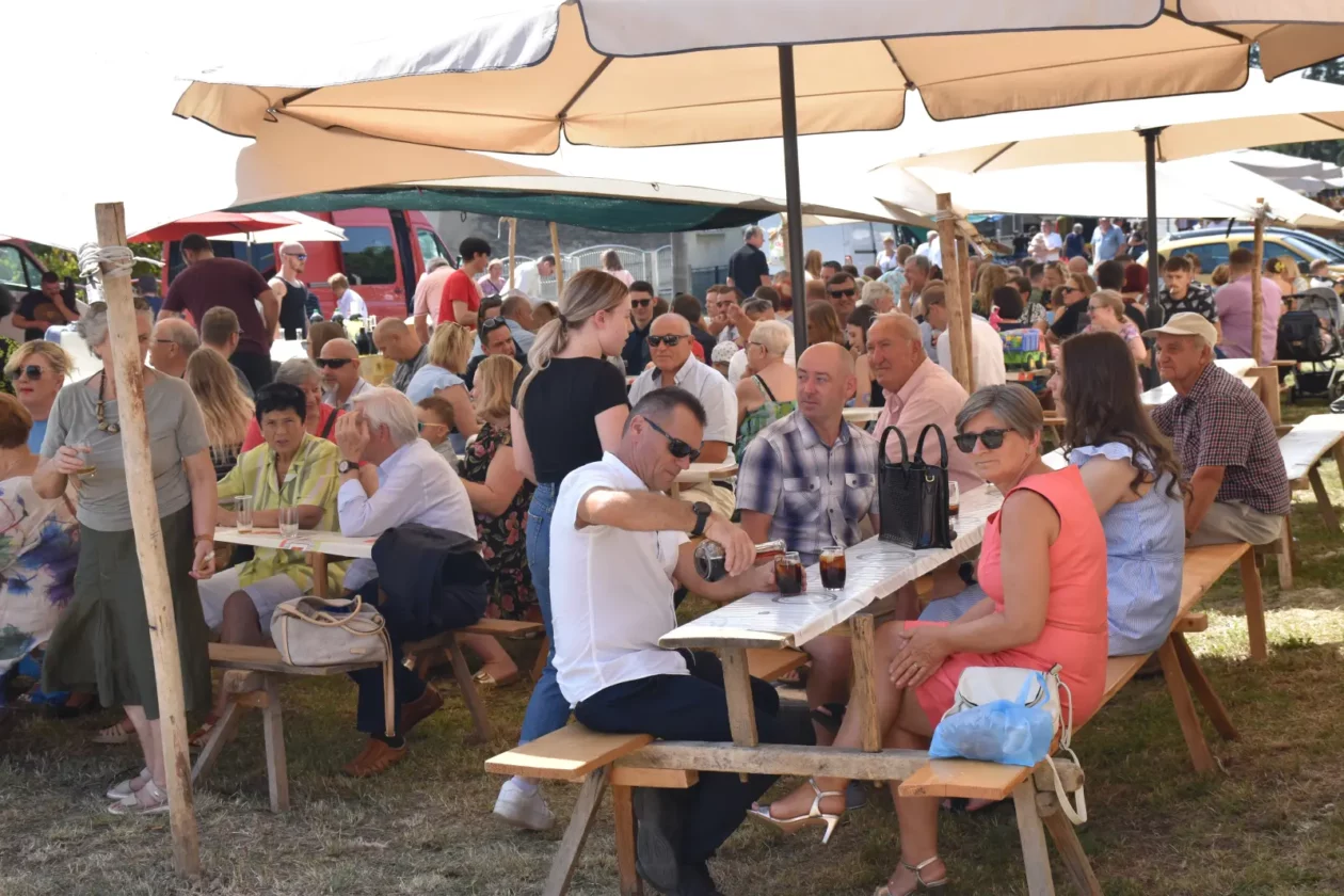 Sveta Marija, Klikom po proščenju, Velika Gospa (51) Sveta Marija, Klikom po proščenju, Velika Gospa (51)