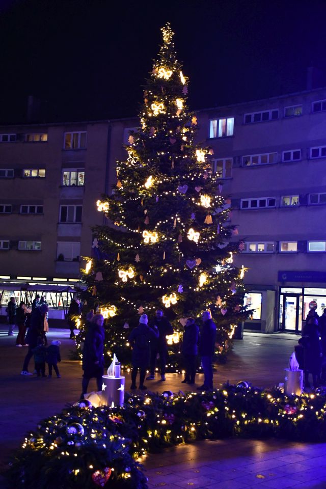 Sveti Nikola 2025 advent franjevački trg (12)