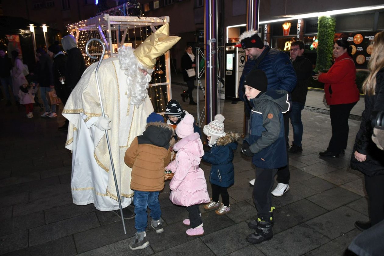 Sveti Nikola 2025 advent franjevački trg (15)