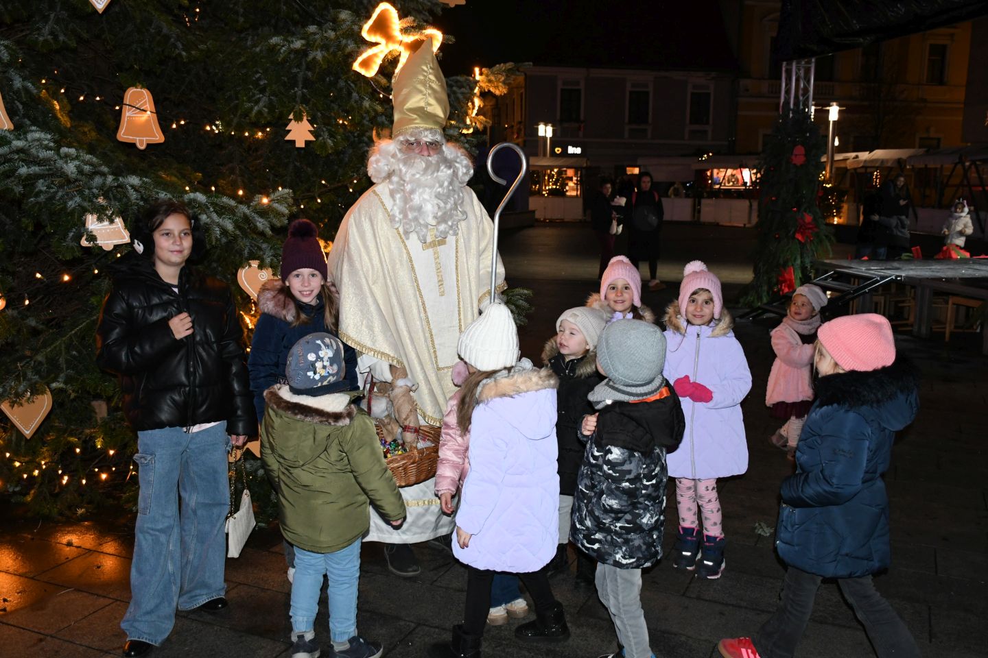 Sveti Nikola 2025 advent franjevački trg (22)