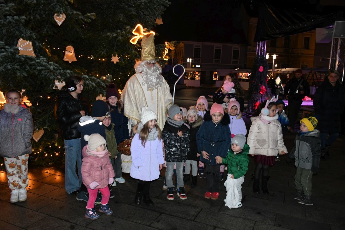 Sveti Nikola 2025 advent franjevački trg (23)