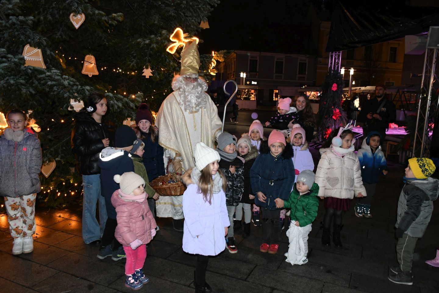 Sveti Nikola 2025 advent franjevački trg (24)