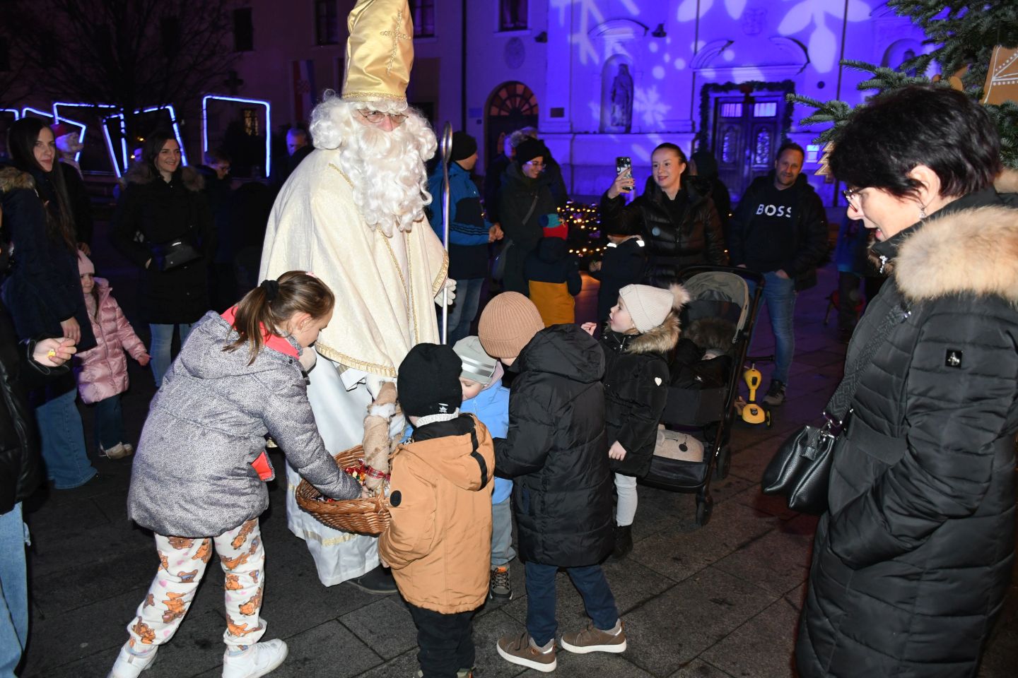 Sveti Nikola 2025 advent franjevački trg (30)