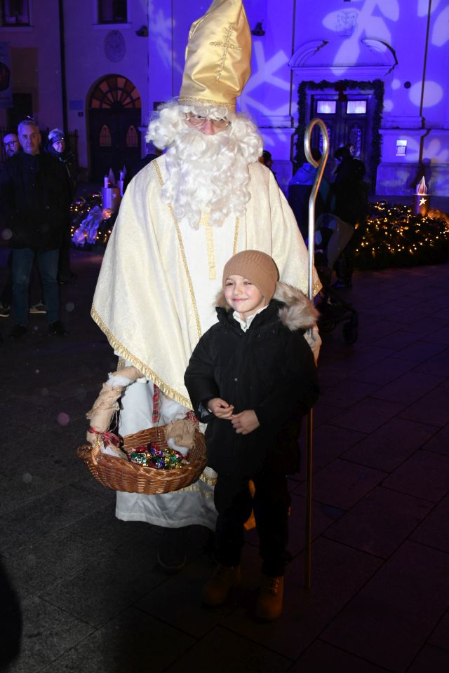 Sveti Nikola 2025 advent franjevački trg (36)