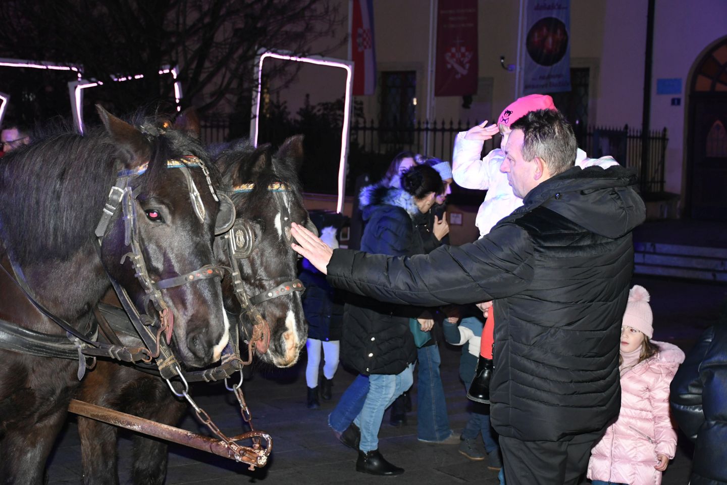 Sveti Nikola 2025 advent franjevački trg (38)