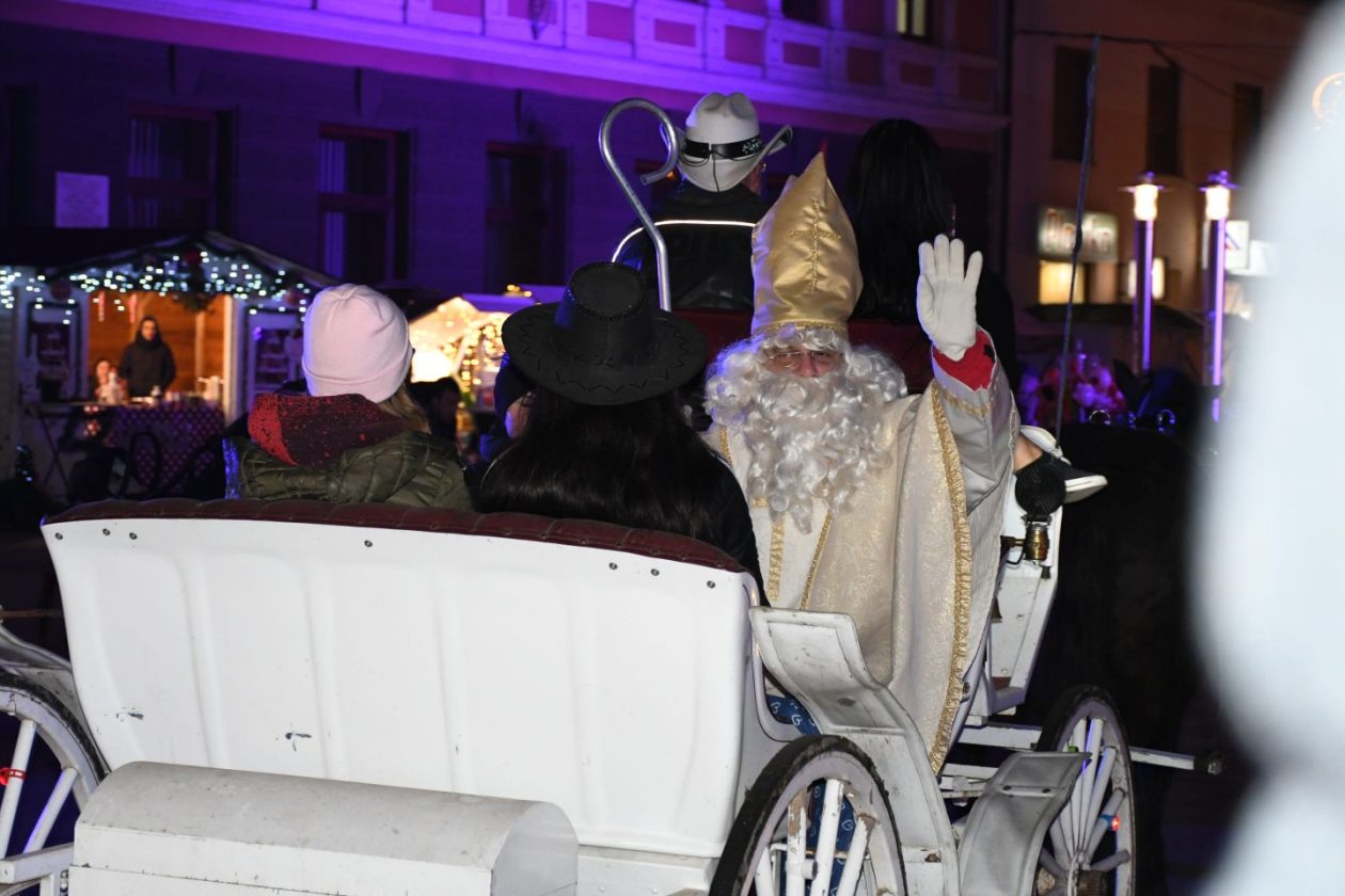 Sveti Nikola 2025 advent franjevački trg (7)