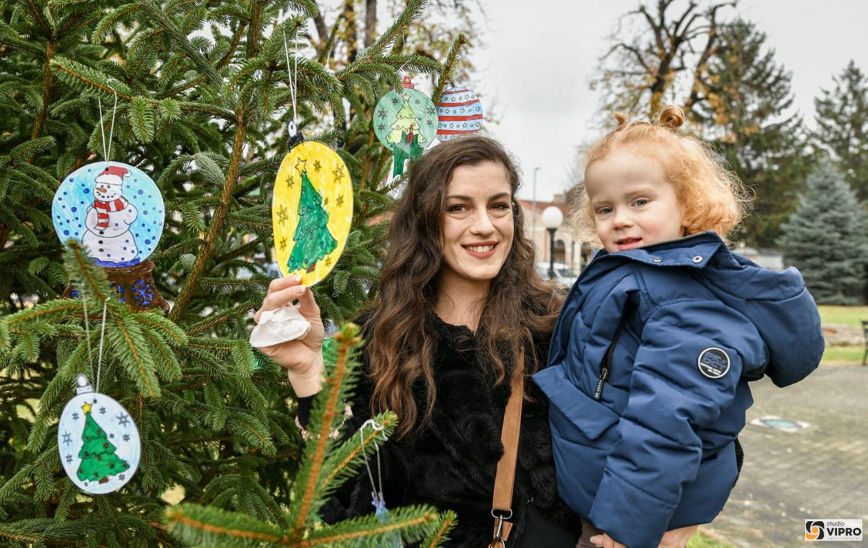 Sveti Nikola i Krampus provozili se kočijom i usrećili djecu u Prelogu (14)