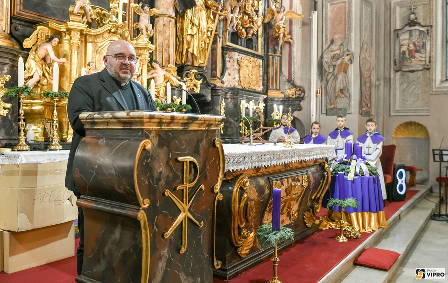 Sveti Nikola i Krampus provozili se kočijom i usrećili djecu u Prelogu (8)