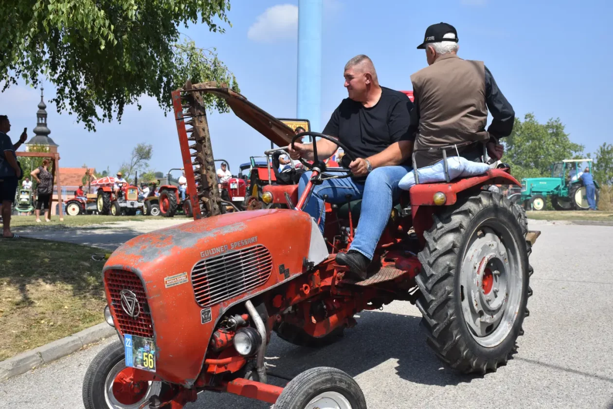 Sveti Urban Rally traktori 2025 (78)