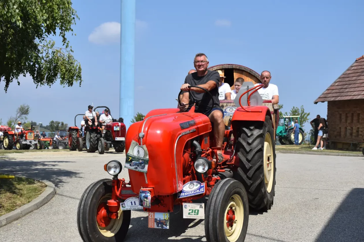 Sveti Urban Rally traktori 2025 (80)