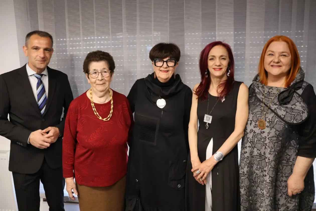 Svetomarska čipka predstavljanje Sveta Marija nakit (24)