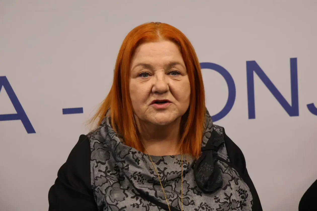 Svetomarska čipka predstavljanje Sveta Marija nakit (31)