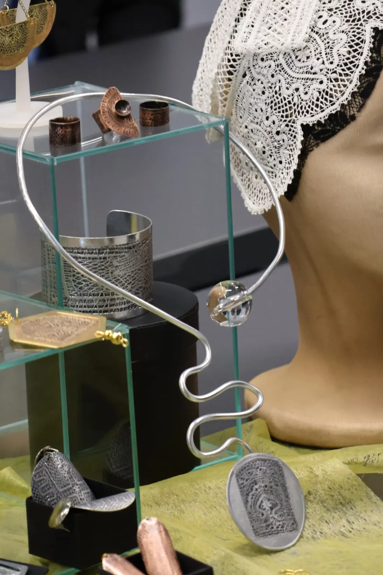 Svetomarska čipka predstavljanje Sveta Marija nakit (34) Svetomarska čipka predstavljanje Sveta Marija nakit (34)