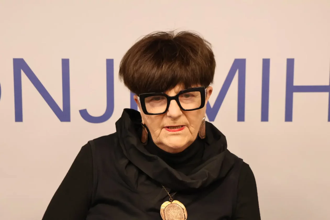 Svetomarska čipka predstavljanje Sveta Marija nakit (35)