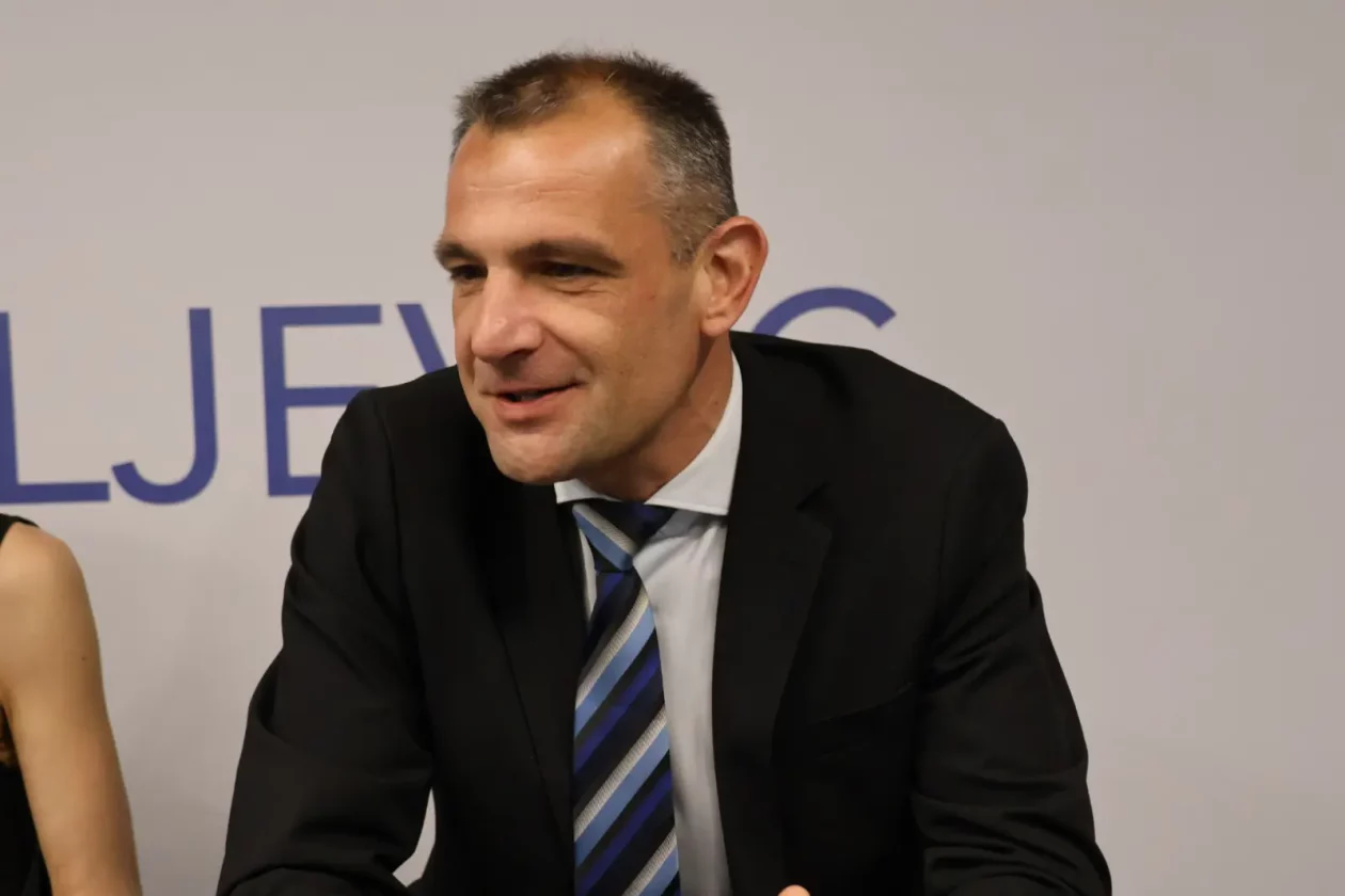 Svetomarska čipka predstavljanje Sveta Marija nakit (57)