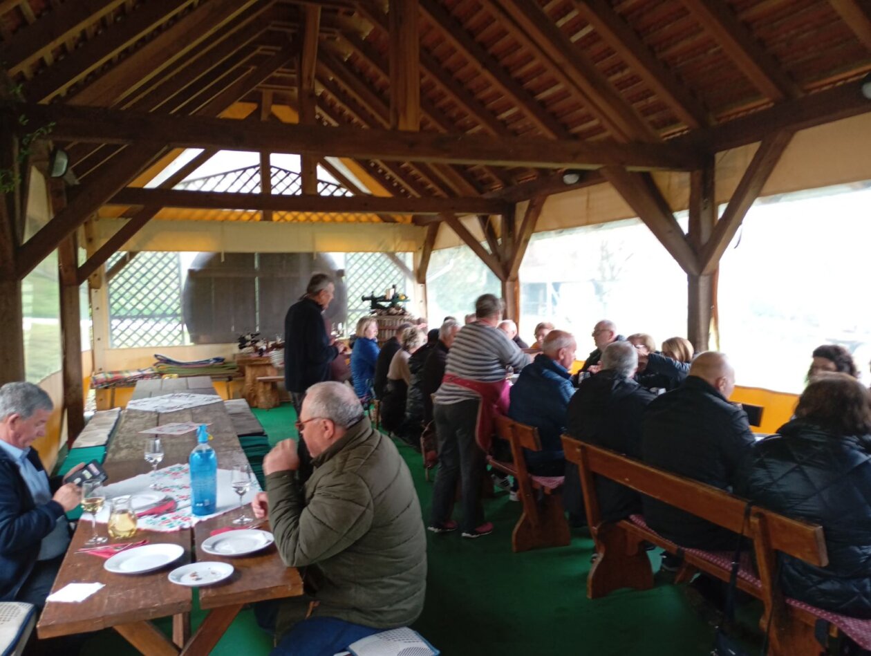 Svetomartinska udruga voćara i vinogradara istražuje vinske regije Iloka i Vukovara (8)