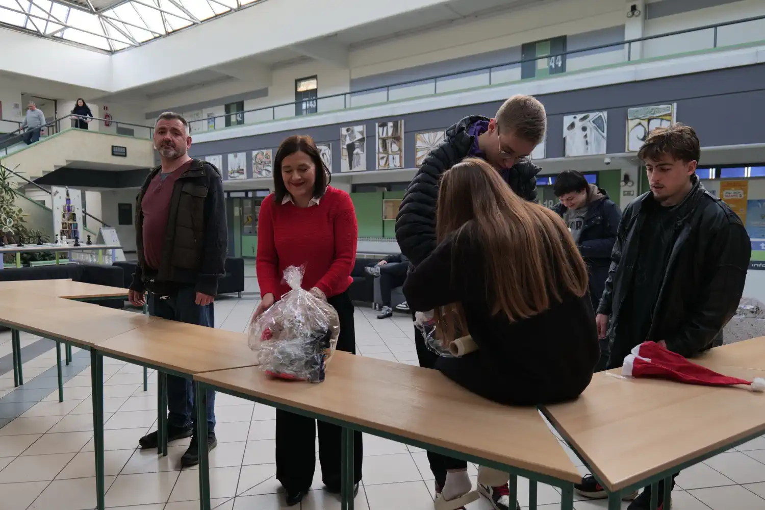 TEHNIČKA ŠKOLA ČK Učenici 4. GM razreda pretvorili adventski zadatak u humanitarnu akciju (3)