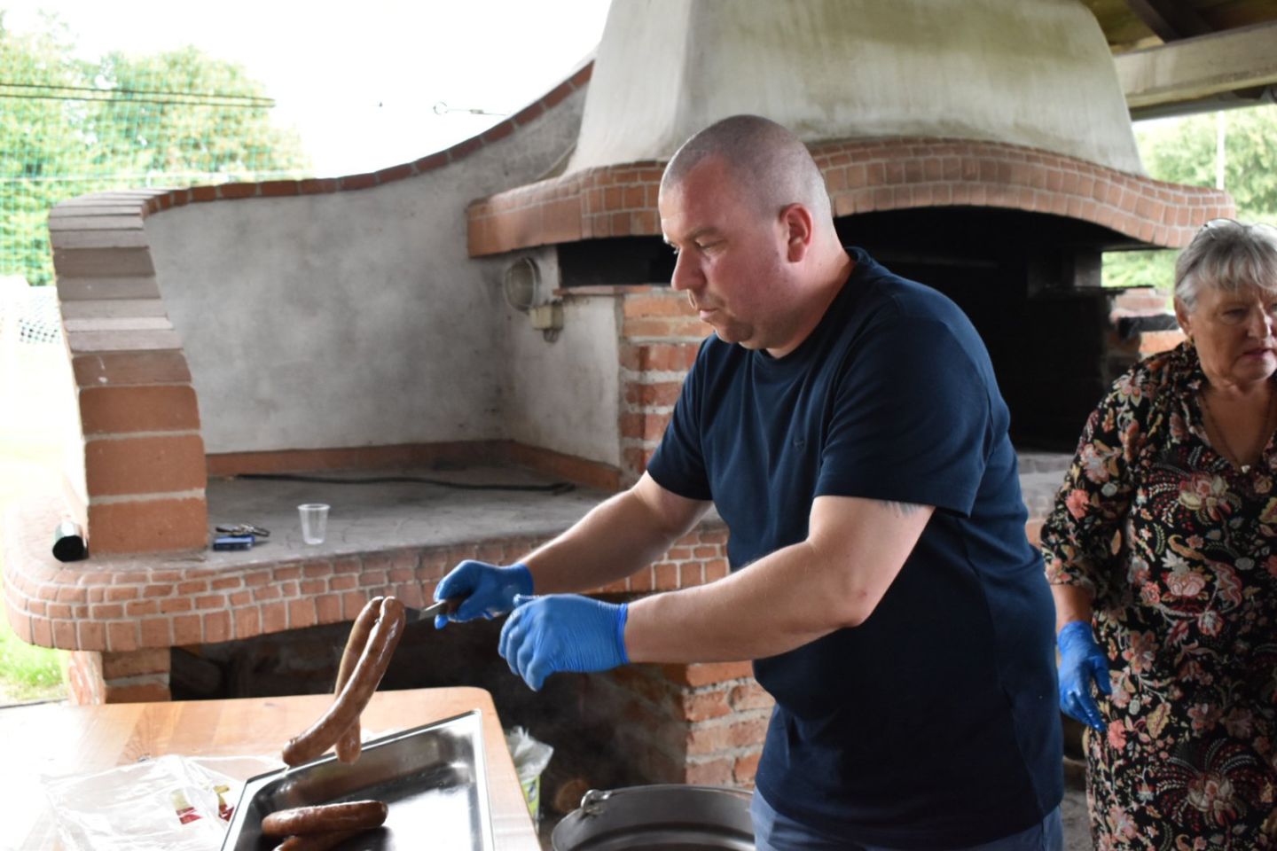 TRAKTORIJADA I ZALOGAJI Punkt s hot dogovima od domaćih kobasica privukao posjetitelje (3) TRAKTORIJADA I ZALOGAJI Punkt s hot dogovima od domaćih kobasica privukao posjetitelje (3)