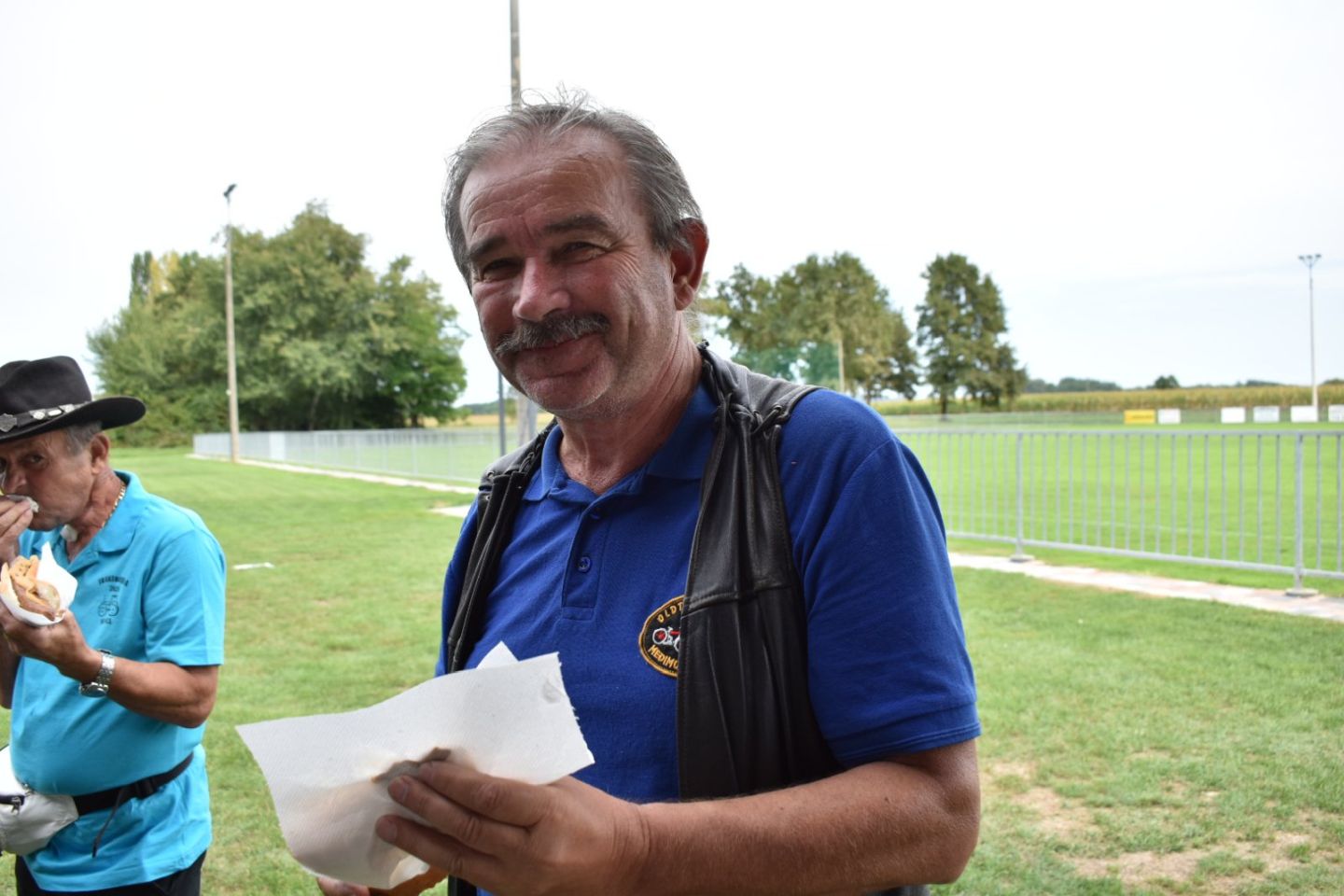 TRAKTORIJADA I ZALOGAJI Punkt s hot dogovima od domaćih kobasica privukao posjetitelje (5) TRAKTORIJADA I ZALOGAJI Punkt s hot dogovima od domaćih kobasica privukao posjetitelje (5)