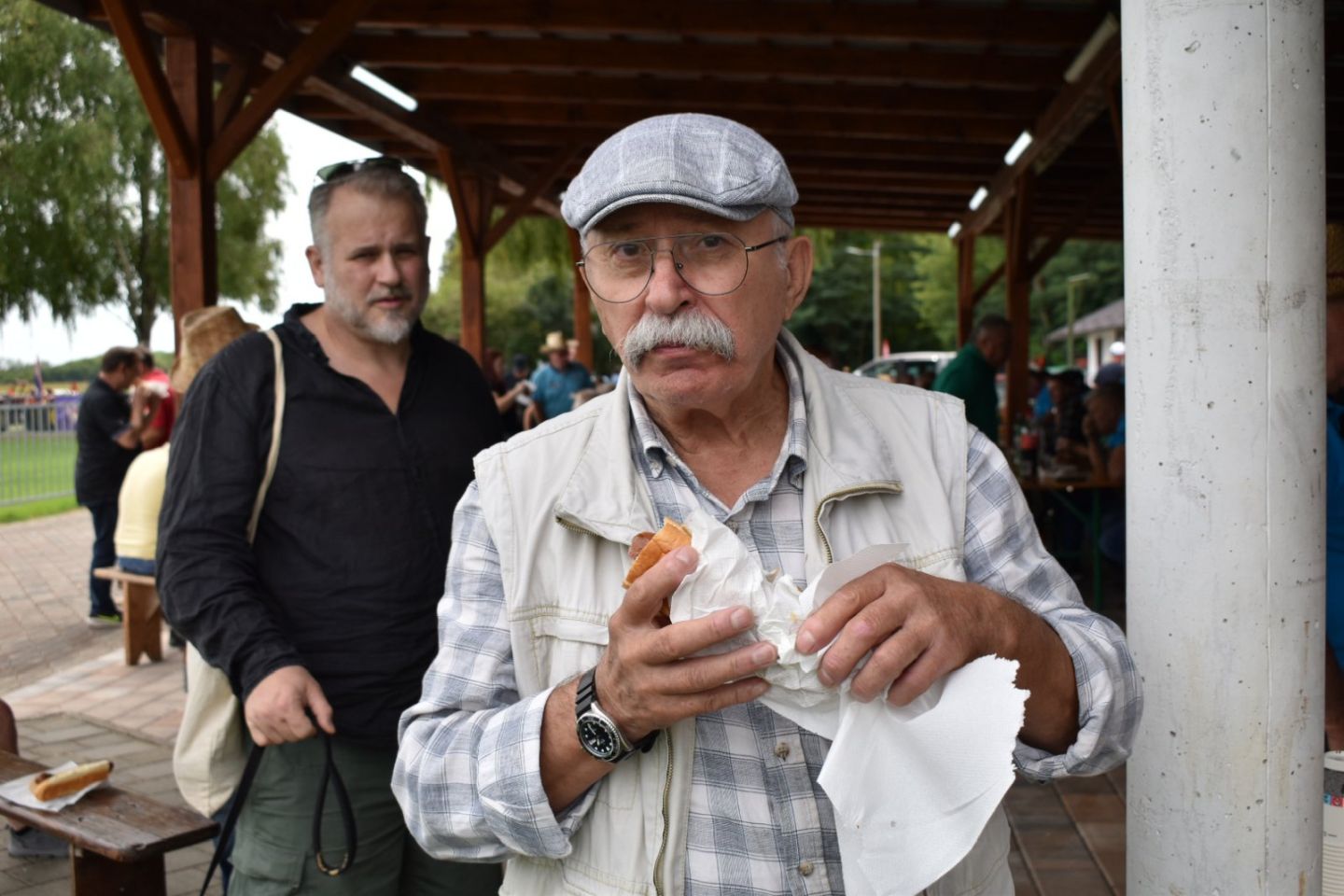 TRAKTORIJADA I ZALOGAJI Punkt s hot dogovima od domaćih kobasica privukao posjetitelje (8) TRAKTORIJADA I ZALOGAJI Punkt s hot dogovima od domaćih kobasica privukao posjetitelje (8)