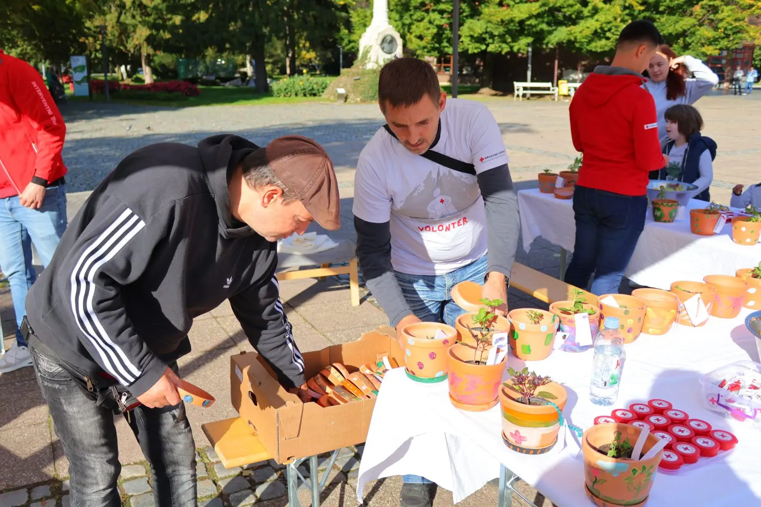 TRG REPUBLIKE Čakovec obilježio Svjetski dan mentalnog zdravlja i beskućnika Podrška najranjivijima kroz edukaciju i solidarnost (9) TRG REPUBLIKE Čakovec obilježio Svjetski dan mentalnog zdravlja i beskućnika Podrška najranjivijima kroz edukaciju i solidarnost (9)
