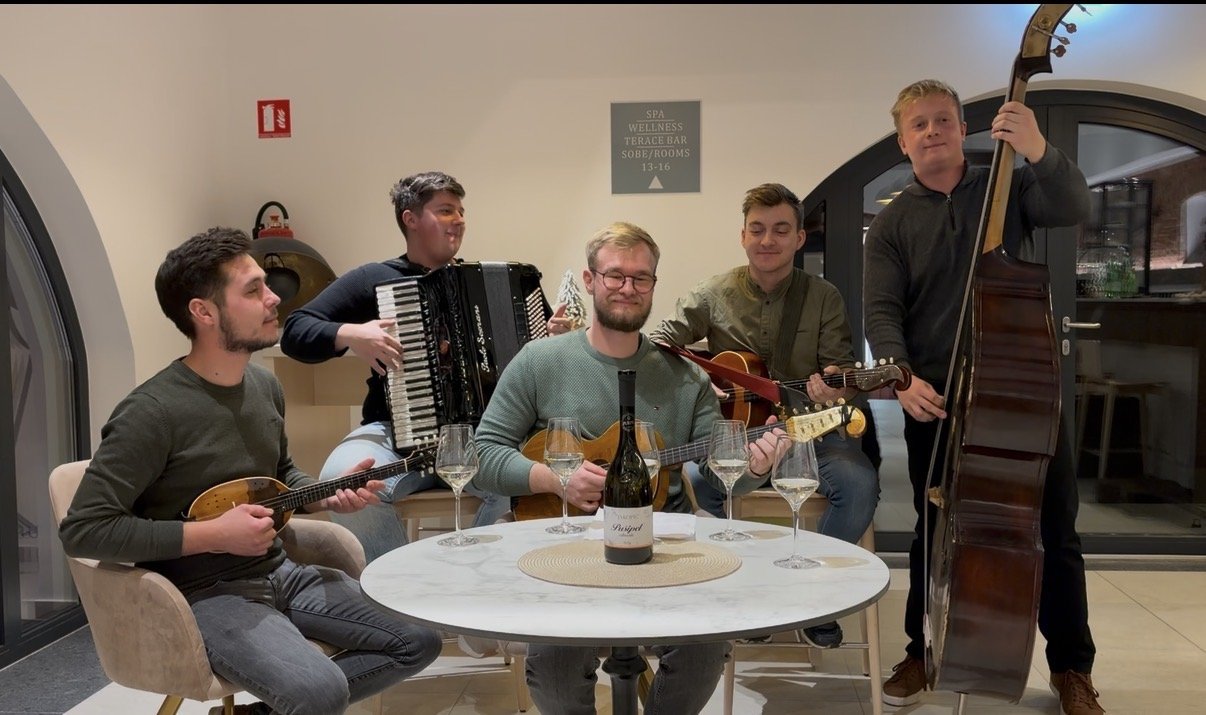 TS PODRUMARI Pariške noći