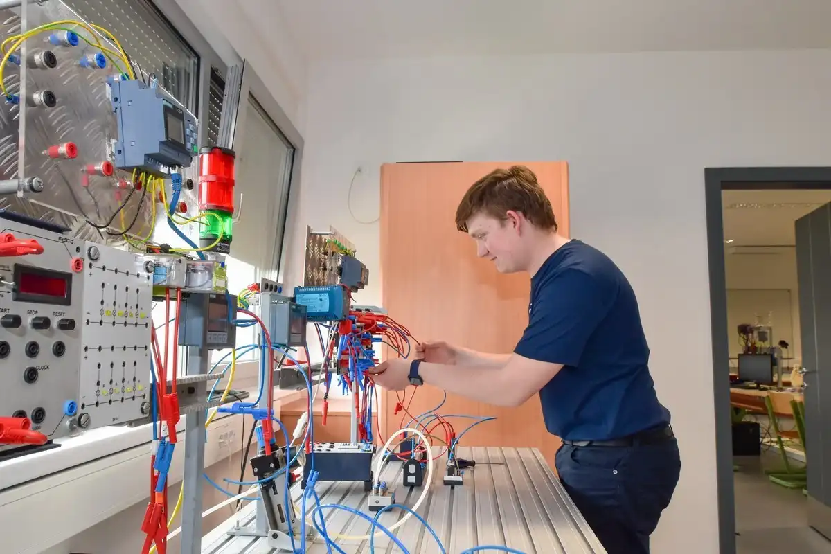 Tehnička škola Čakovec zgrada (2) Tehnička škola Čakovec zgrada (2)