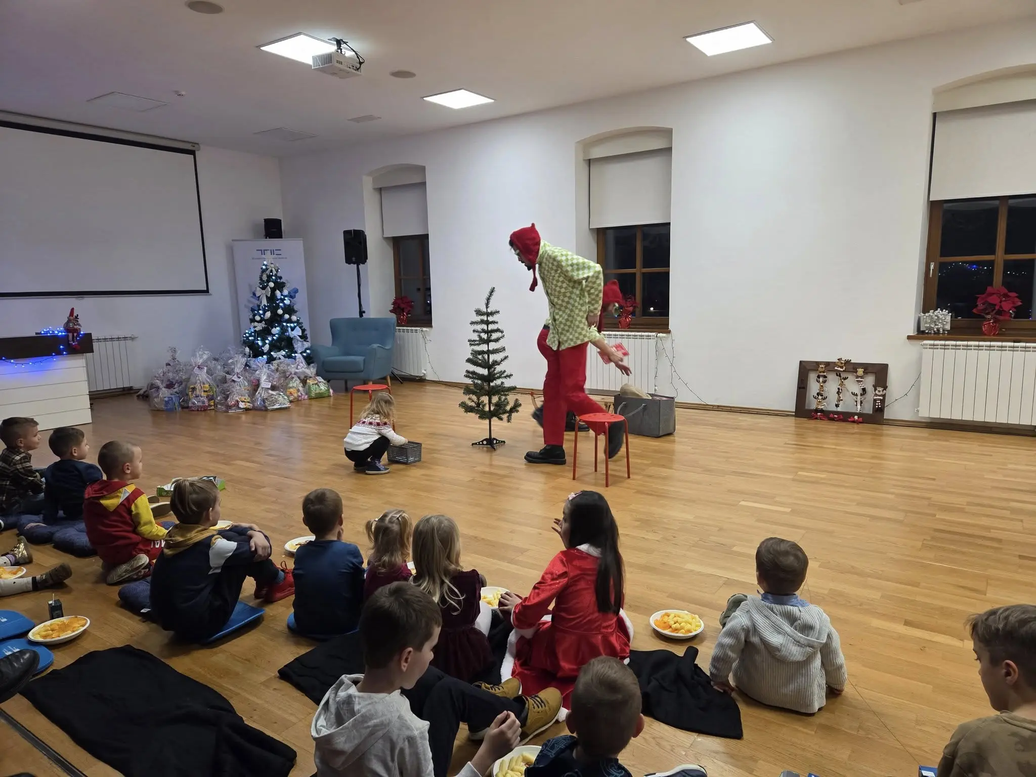 Tehnološko-inovacijski centar Međimurje predstava djed Božićnjak (1) Tehnološko-inovacijski centar Međimurje predstava djed Božićnjak (1)