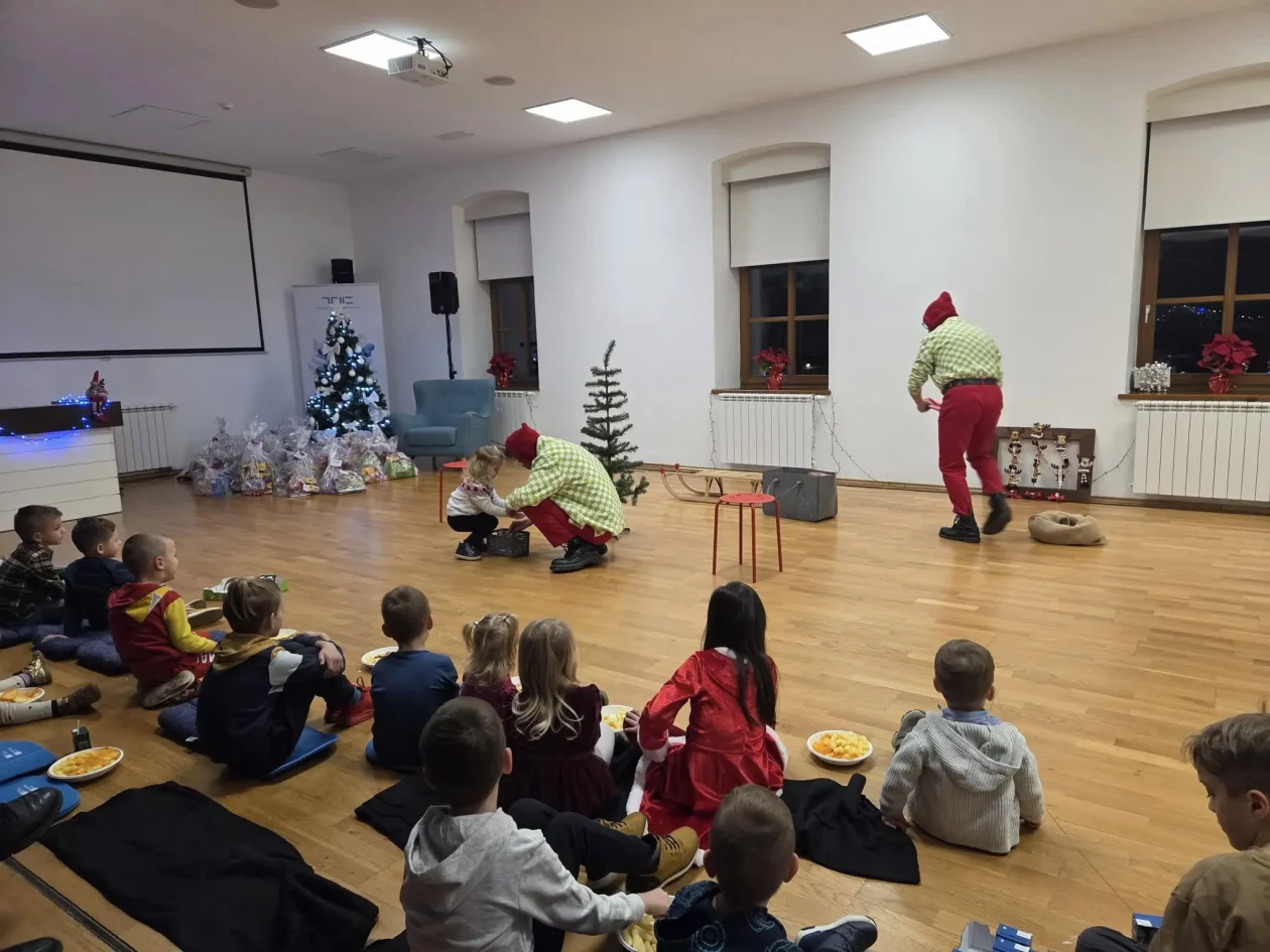 Tehnološko-inovacijski centar Međimurje predstava djed Božićnjak (3)