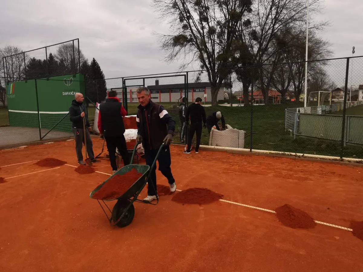 Teniski klub Dubravčan – radna akcija (3) Teniski klub Dubravčan – radna akcija (3)