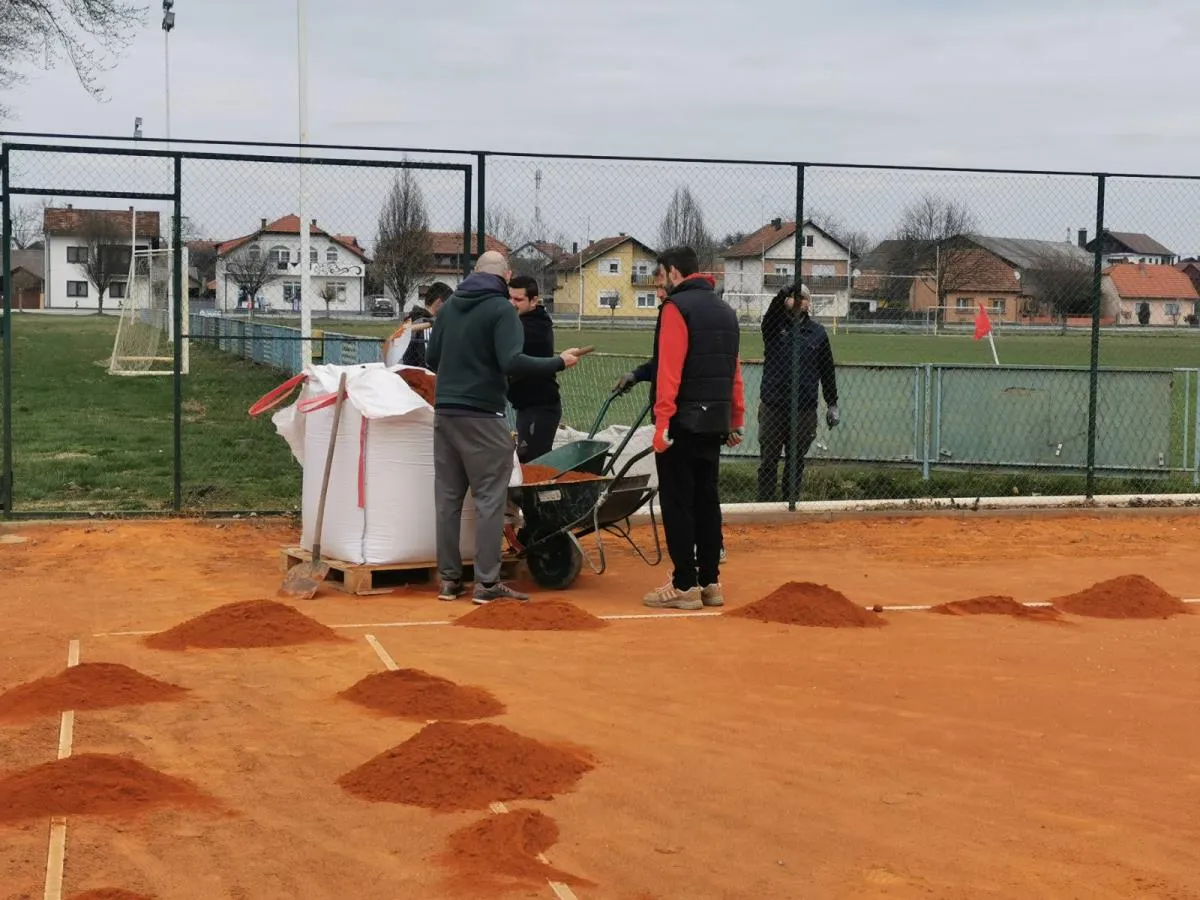 Teniski klub Dubravčan – radna akcija (7) Teniski klub Dubravčan – radna akcija (7)