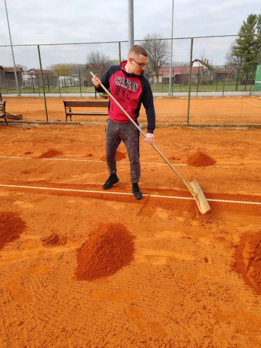 Teniski klub Dubravčan – radna akcija (9) Teniski klub Dubravčan – radna akcija (9)