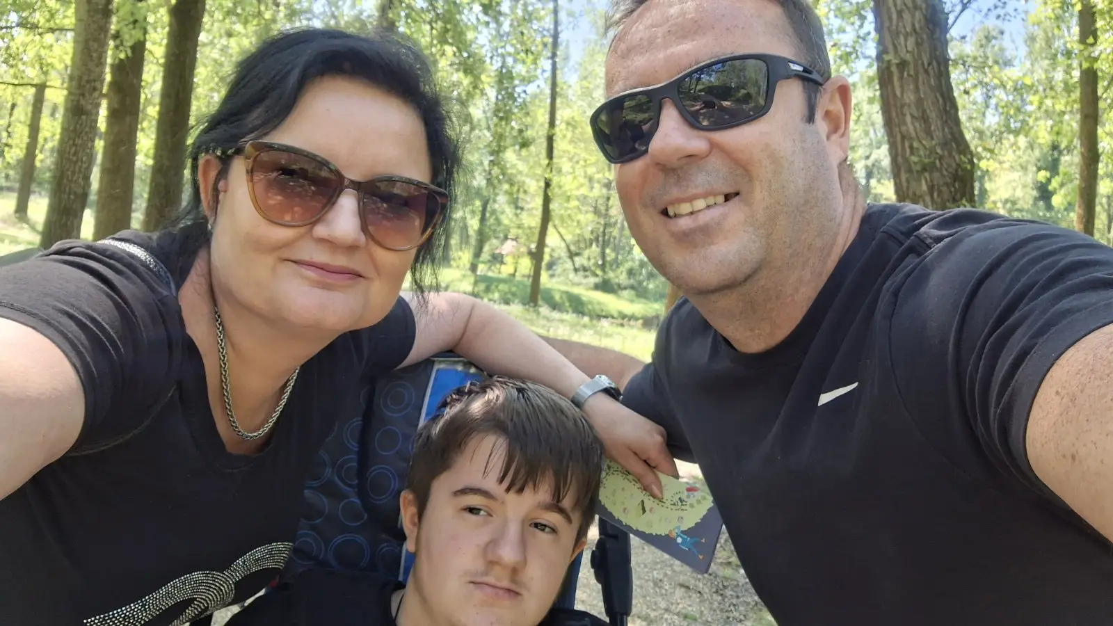 Teo Škvorc, Tajana Škvorc, Strahoninec, osteogenesis, stakleni, staklene kosti, udruga (4) Teo Škvorc, Tajana Škvorc, Strahoninec, osteogenesis, stakleni, staklene kosti, udruga (4)