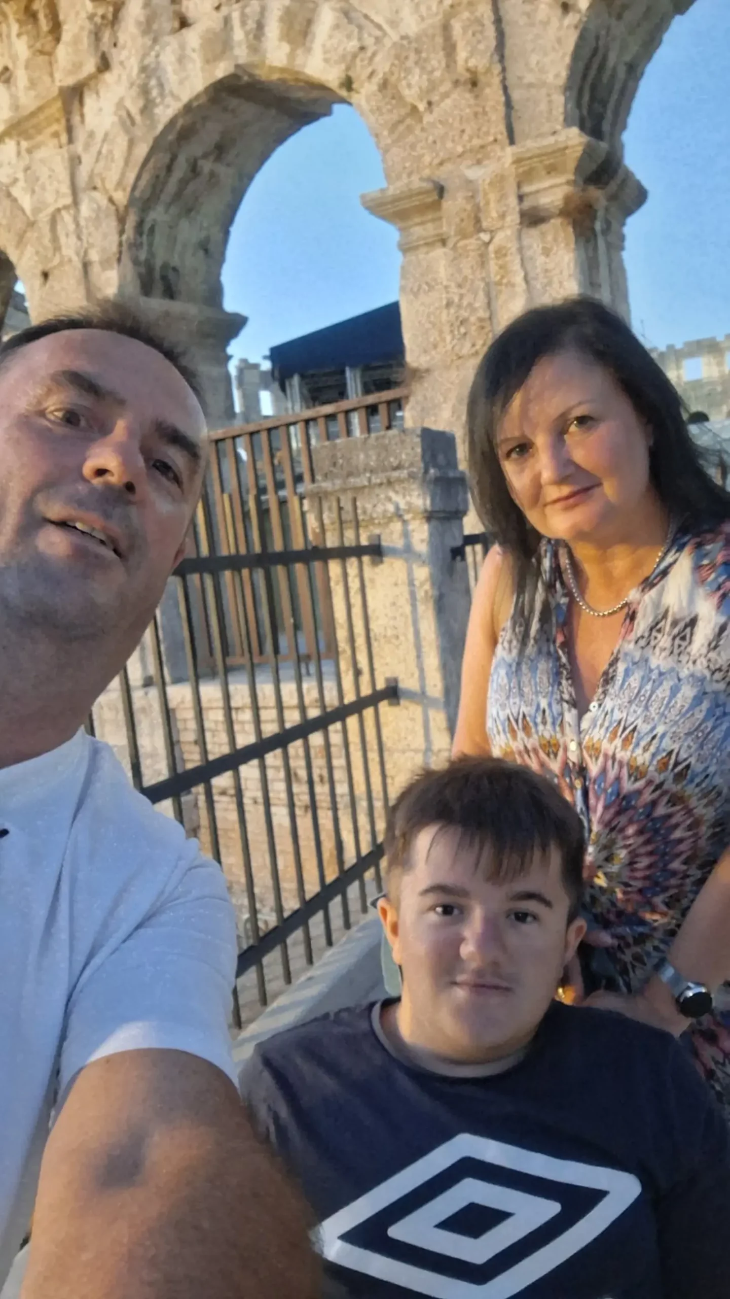 Teo Škvorc, Tajana Škvorc, Strahoninec, osteogenesis, stakleni, staklene kosti, udruga (5) Teo Škvorc, Tajana Škvorc, Strahoninec, osteogenesis, stakleni, staklene kosti, udruga (5)