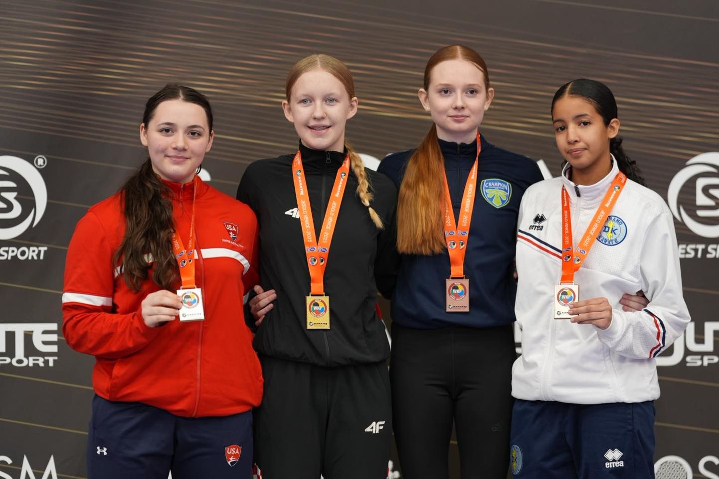 Tesa Balog na postolju Tesa Balog na postolju