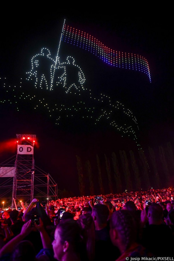 Scenografija dronovima na koncertu Marka Perkovića Thompsona