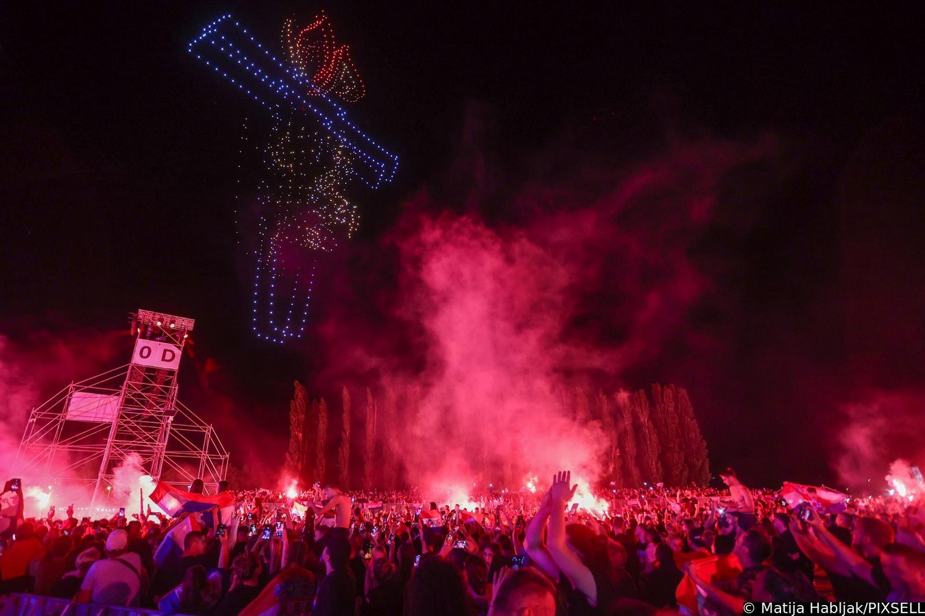 Scenografija dronovima na koncertu Marka Perkovića Thompsona
