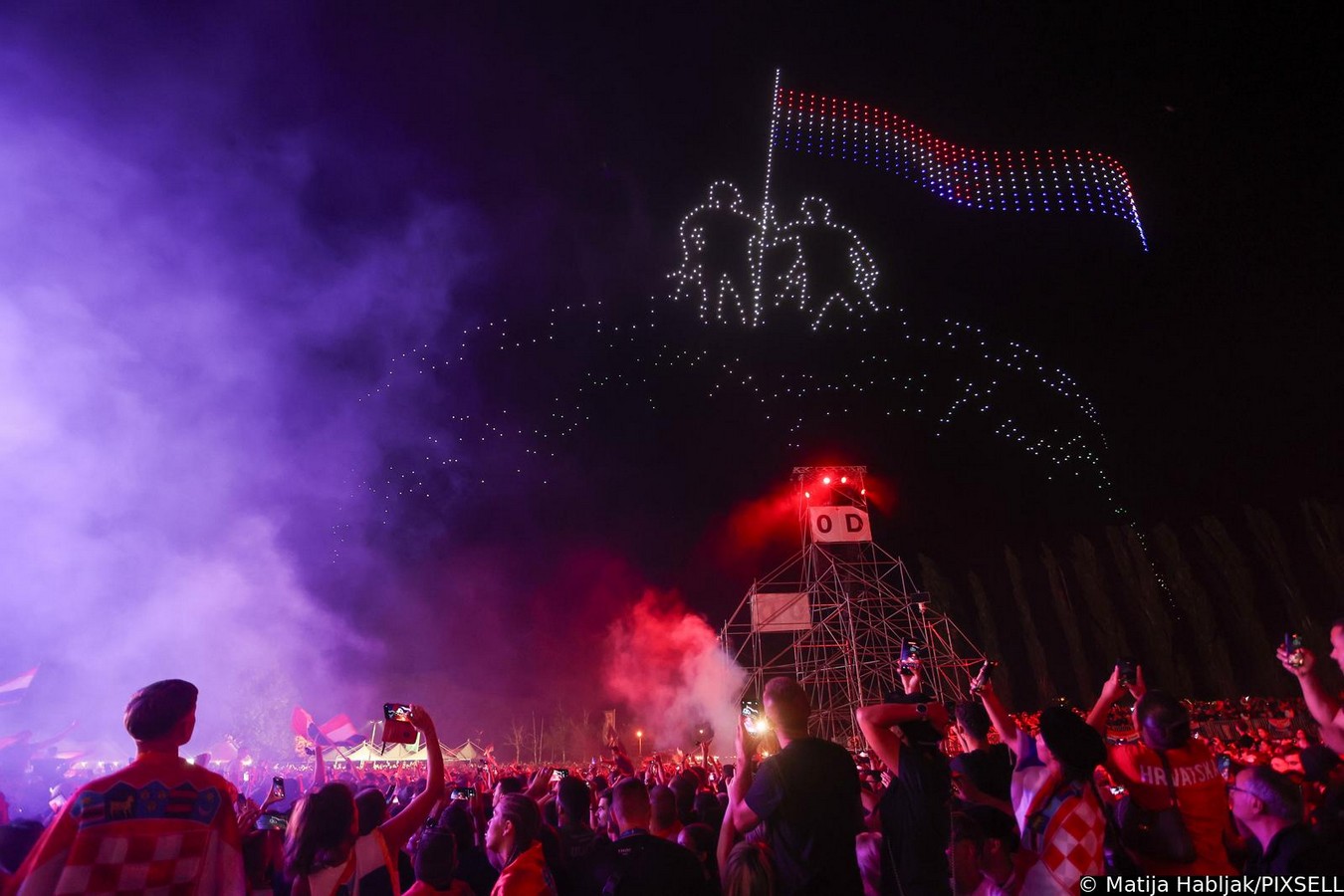 Scenografija dronovima na koncertu Marka Perkovića Thompsona