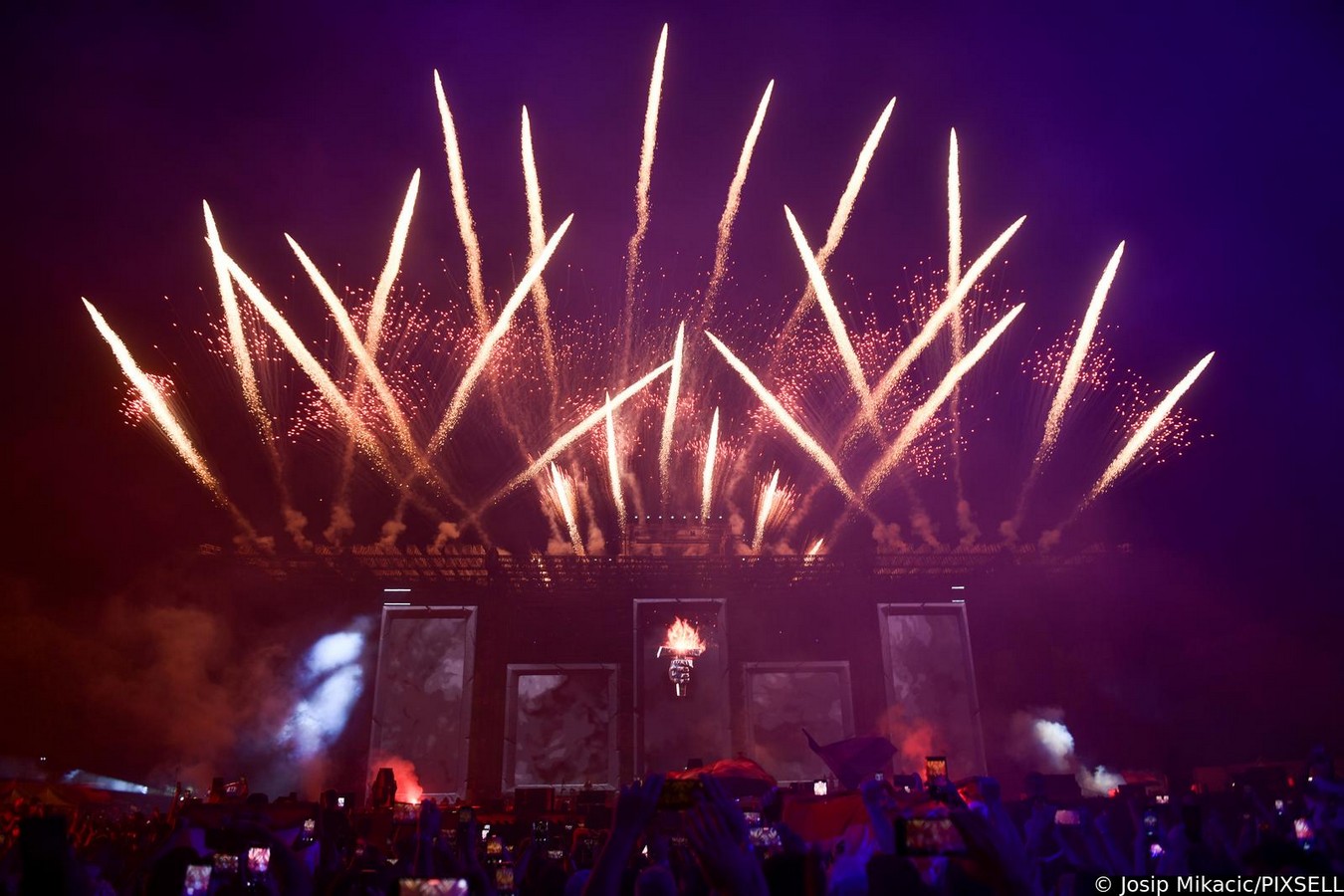 Veliki koncert Marka Perkovića Thompsona u Sinju