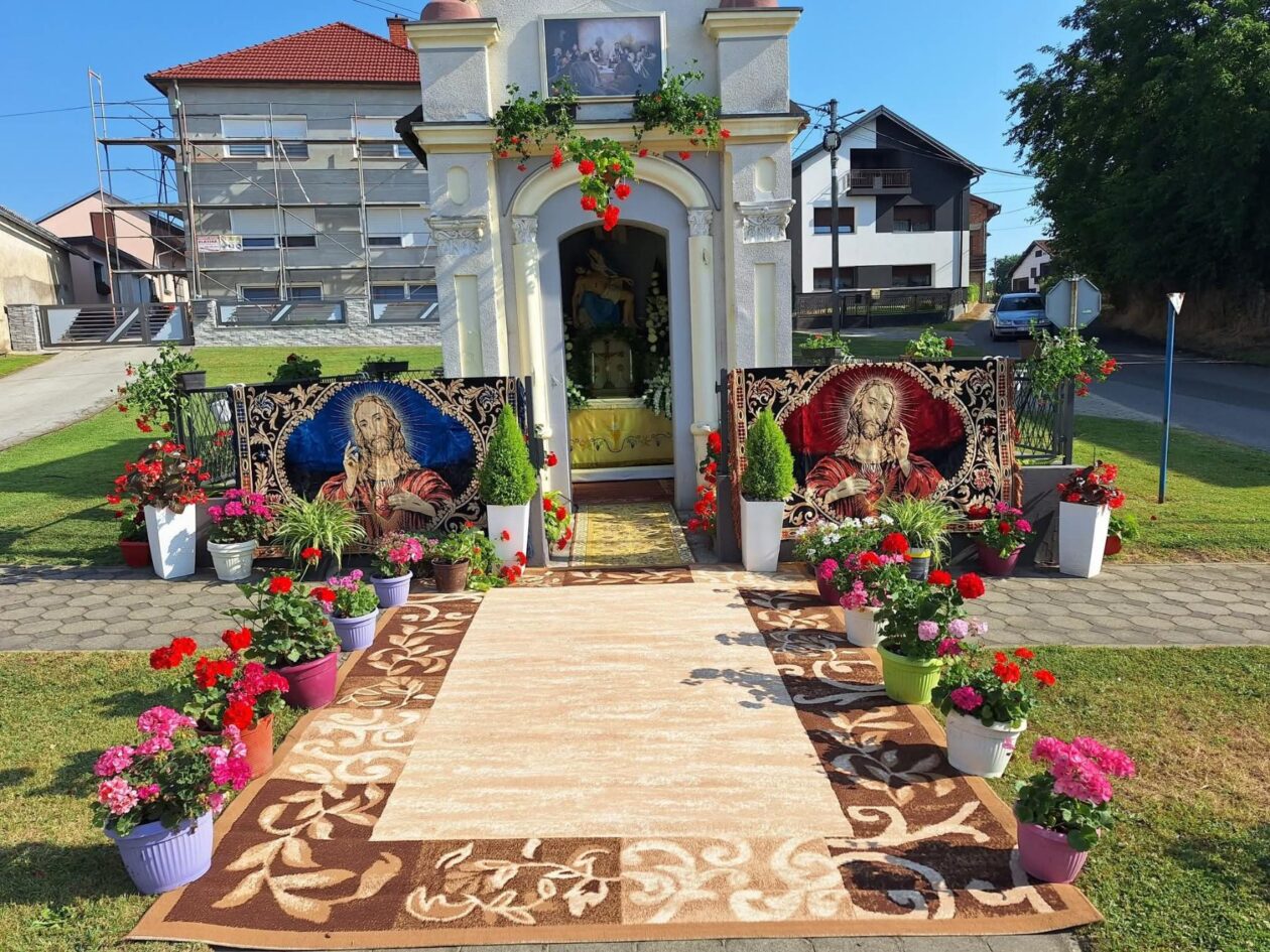 Tijelovo, kapelice u Belici (6) Tijelovo, kapelice u Belici (6)