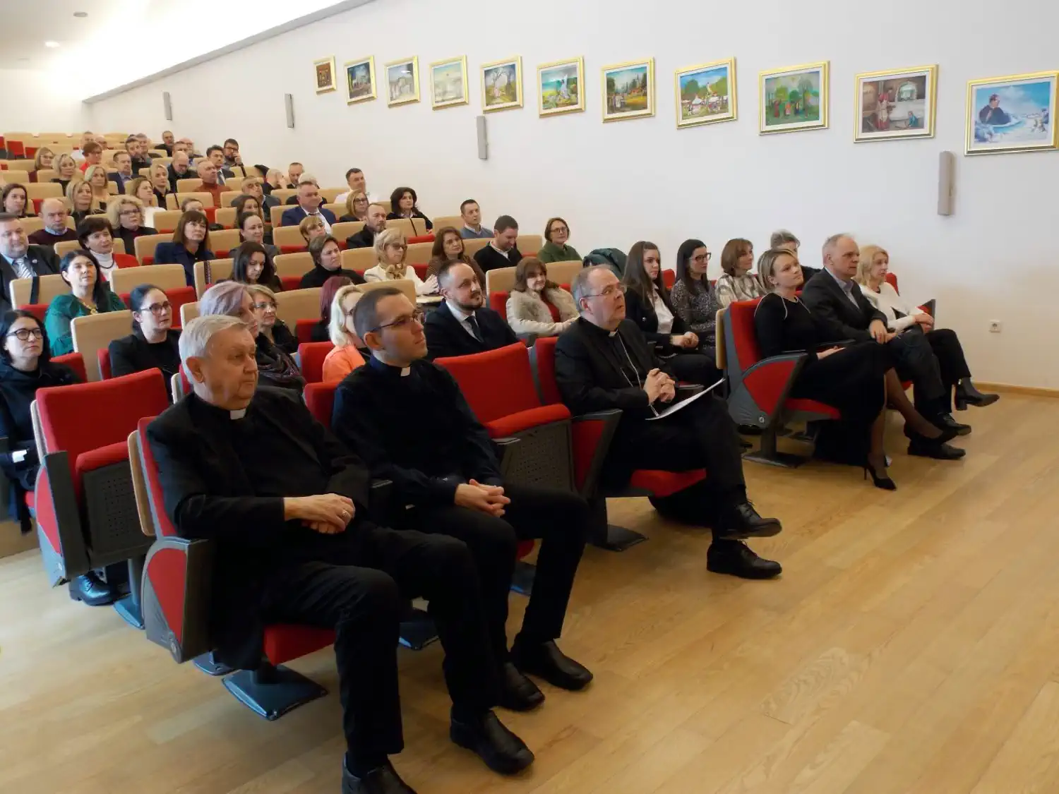 Tradicionalni božićni susret varaždinskog biskupa Radoša s ravnateljima škola (11)