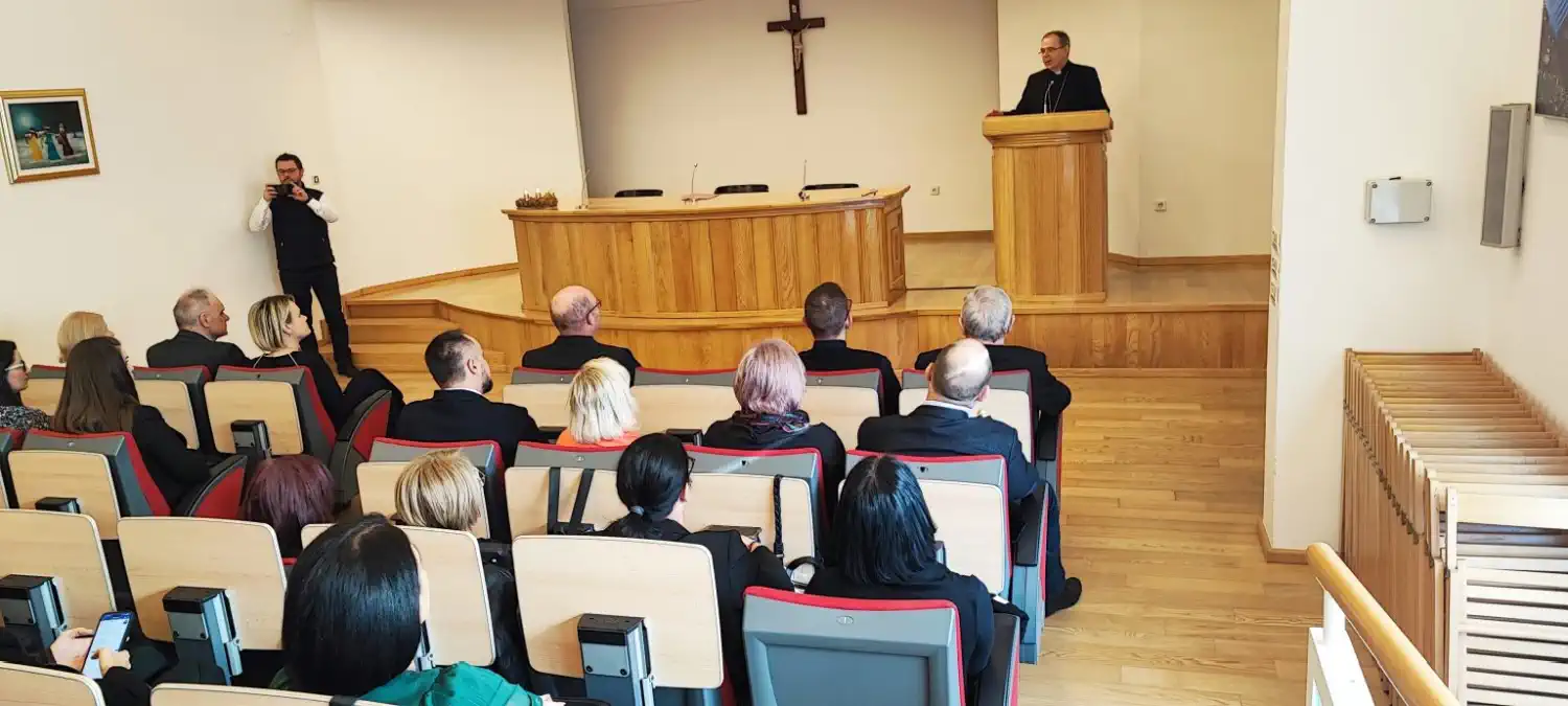 Tradicionalni božićni susret varaždinskog biskupa Radoša s ravnateljima škola (9)