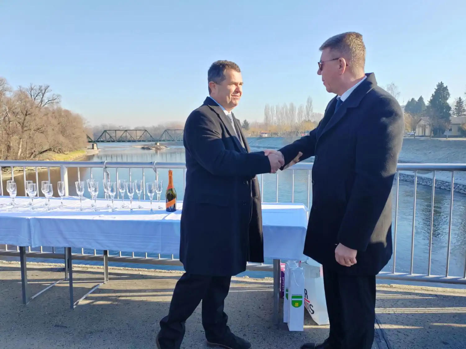 Tradicionalni susret na mostu preko Mure Hrvatska i slovenska policija zaključuju godinu (2)