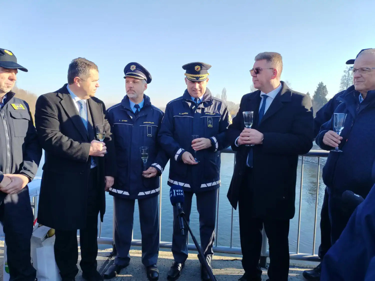 Tradicionalni susret na mostu preko Mure Hrvatska i slovenska policija zaključuju godinu (4)