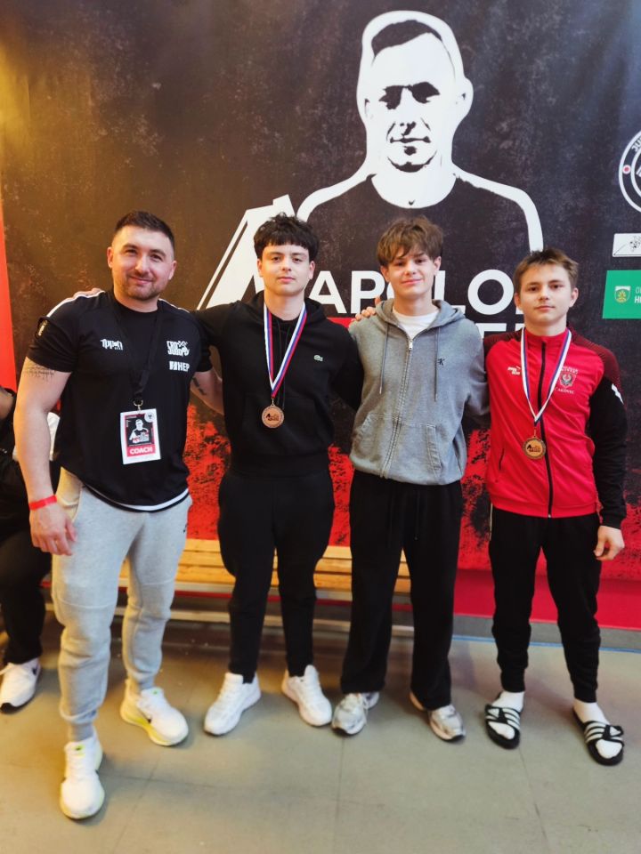 Trener Filip, Meris, Iker i Jona