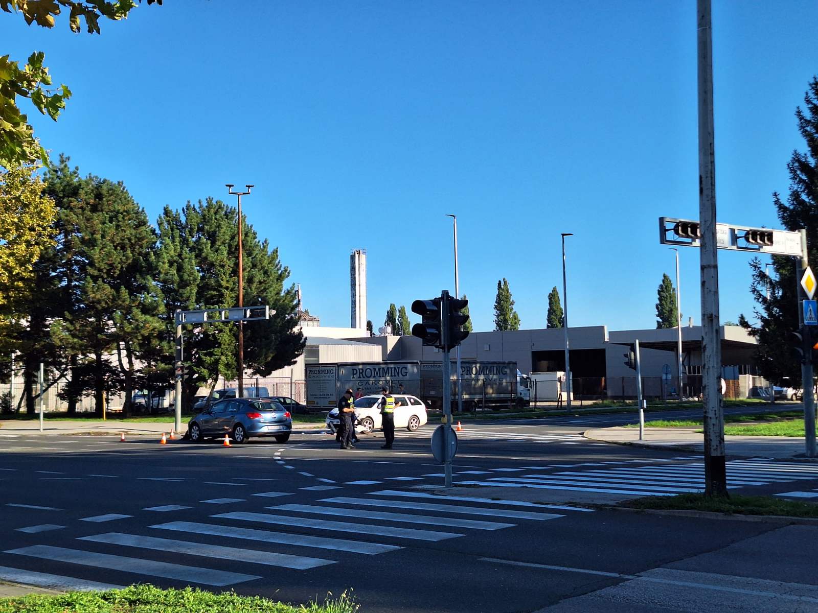 Tri automobila, prometna čk (1)