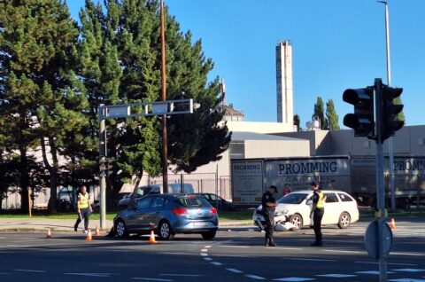 Tri automobila, prometna čk (3)