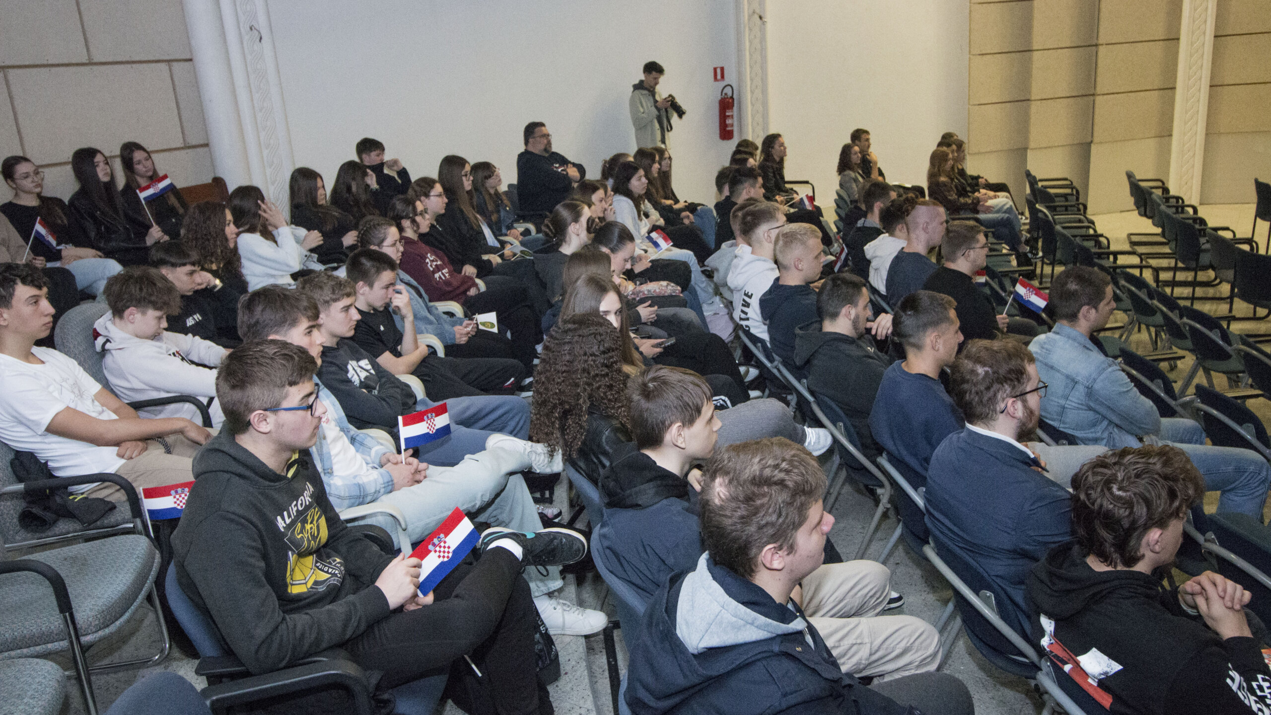 Tribina Domovinski rat i VRO Bljesak (3) Tribina Domovinski rat i VRO Bljesak (3)